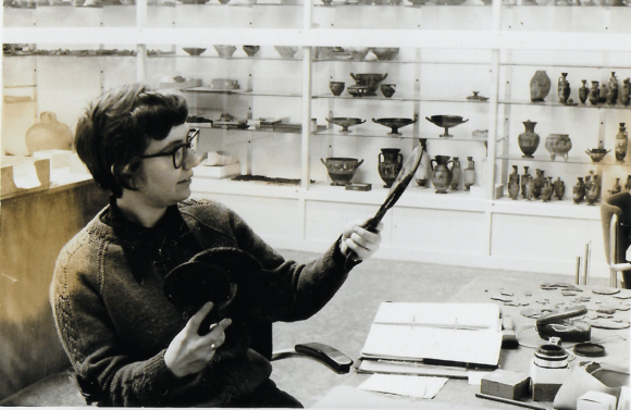 Glenys Lloyd Morgan in Leiden, in 1973. Copyright Ceridwen Lloyd Morgan