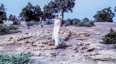 Susan Keech McIntosh at Jenne-Jeno on a PanAfrican Association for Prehistory field excursion, 2001