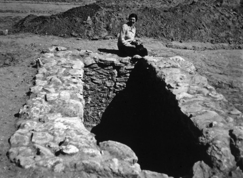 Olga Tufnell and the early Iron Age tomb she excavated at Tell Fara, and subsequently published. Probably Tomb 201, 200 cemetery. Starkey family collection. Courtesy of Wendy Slaninka.