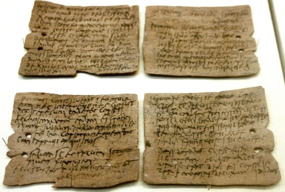 Roman writing tablet from the Vindolanda Roman fort of Hadrian's Wall, in Northumberland (1st-2nd century AD). Tablet 343: Letter from Octavius to Candidus concerning supplies of wheat, hides and sinews. British Museum (London). Michel Wal, wikimedia.